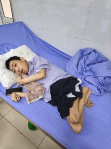Câu lạc bộ Từ thiện Chùa Vạn Phúc khảo sát và kêu gọi hỗ trợ gia đình anh Đỗ Văn Sự vượt qua nghịch cảnh.