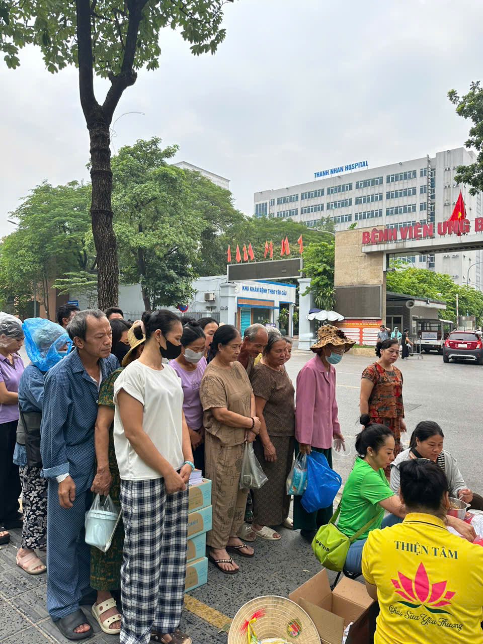 CLB Thiện Tâm – Chia Sẻ Yêu Thương phát xôi sữa miễn phí cho bệnh nhân tại Bệnh viện Ung Bướu Thanh Nhàn Hà Nội ngày 10.10.2026.